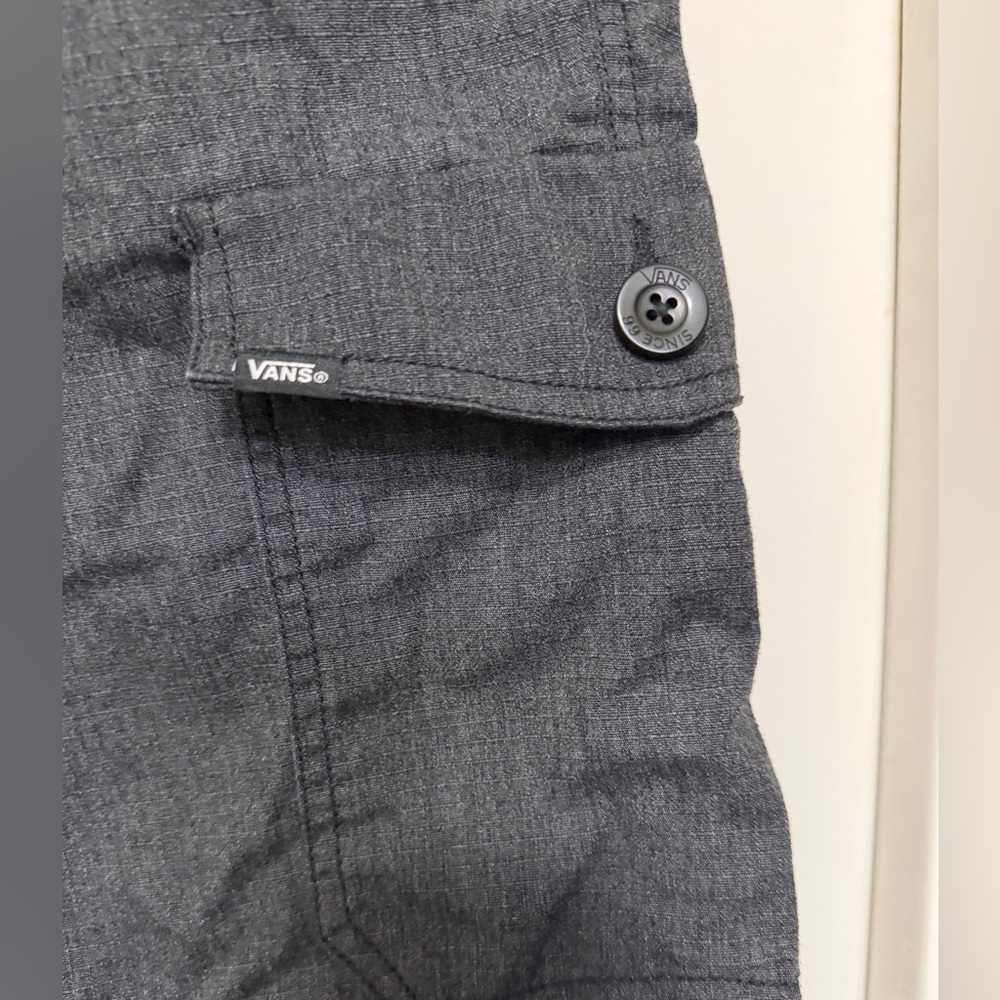 VANS black cargo shorts - size 28 - Picture 2 of 10